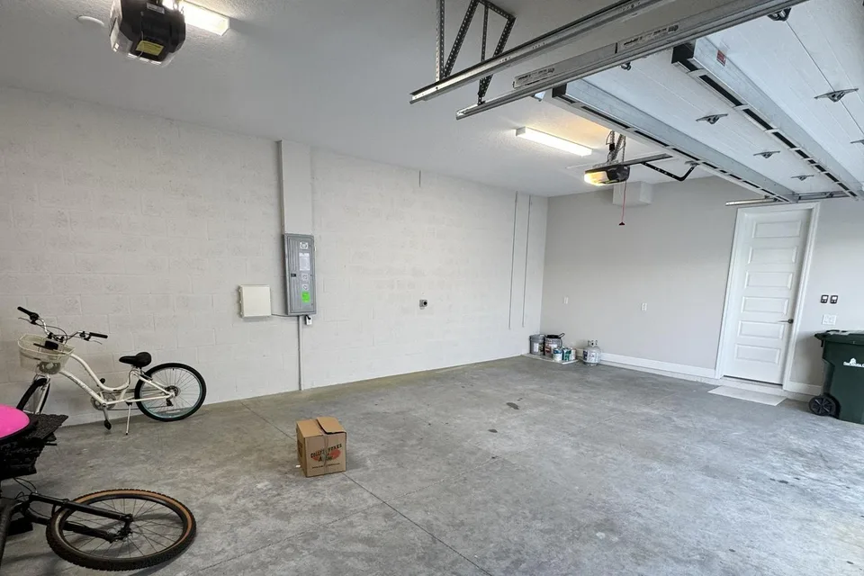 One Garage, Every Priority before the work, view 3
